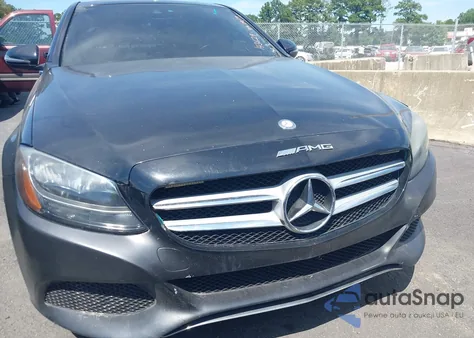 2016 Mercedes-Benz C 300 Luxury/Sport z USA, uszkodzony, nr VIN WDDWF4JB0GR143624